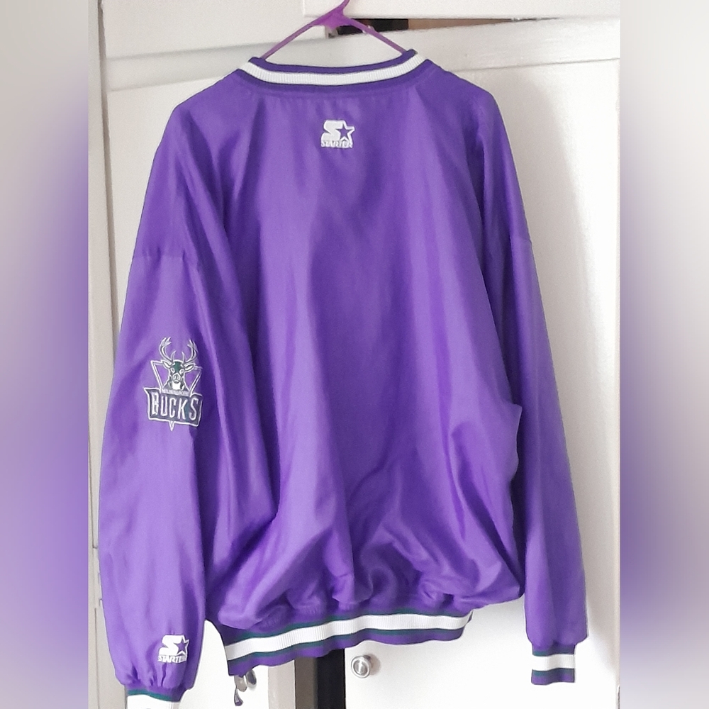 Milwaukee Bucks nylon pullover starter jacket